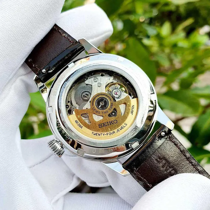 Automatic with manual winding movement